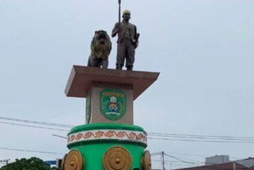 Patung Singa Sangatta