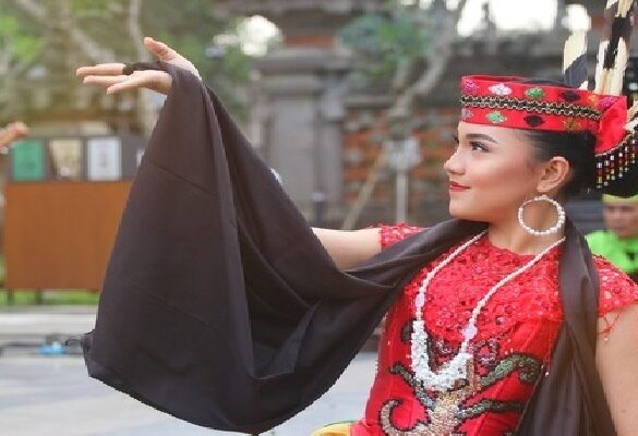 Baju adat Kalimantan